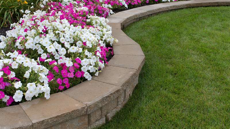 retaining wall installation